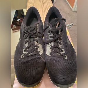 3/12 🎉Nike training TR5 Flex Support shoes size 7.5 black with gray emblem